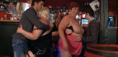 Hot Bbw Party In The Bar on vidfreenow.com