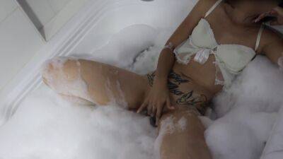 Se Mete Al Jacuzzi Y Se Masturba Hasta Correrse # 7 Vanessa on vidfreenow.com