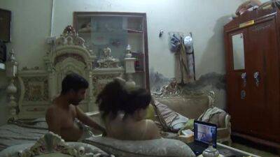 Pakistani womans live sex show with partner - Pakistan on vidfreenow.com