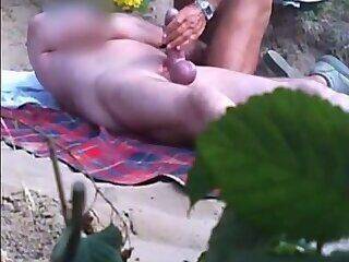 Fingering a stranger in the dunes on vidfreenow.com