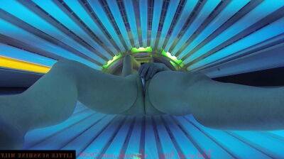 Tanning Bed Solarium Sonnenbank Fun Pierced Pussy and Dildo on vidfreenow.com