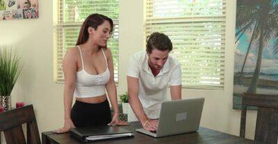 Babe makes choice in favor of fucking her client on vidfreenow.com