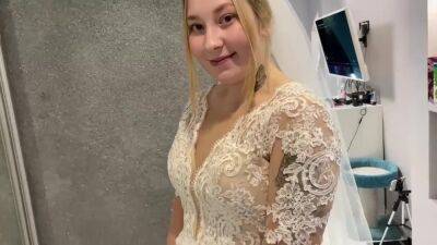 Russian married couple could not resist and fucked right in a wedding dress. - Russia on vidfreenow.com