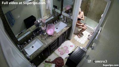 Ipcam American Girls Daily Routine In The Bathroom - Usa on vidfreenow.com