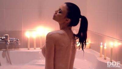 Tantalizer in the Tub - PornWorld - Britain on vidfreenow.com