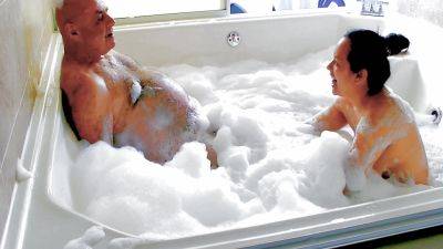 Hot Foamy Jacuzzi Sex With Garabas And Olpr on vidfreenow.com