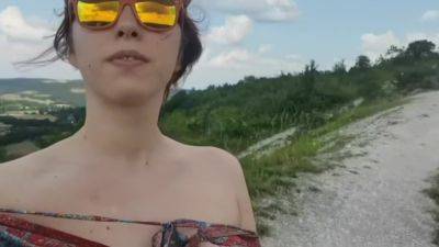 Je Suis Une Vraie Coquine Je Mexhibe Sur Montagne Avec Des Gens A Cote Mmmh Jadore on vidfreenow.com