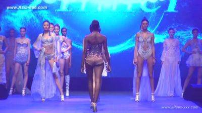 Chinese model in sexy lingerie show.20 - China on vidfreenow.com