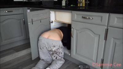 Sammie Cee In Plumbers Butt Crack on vidfreenow.com