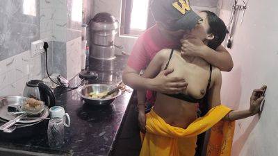 Hot Desi Bhabhi Kitchen Sex With Husband - India on vidfreenow.com