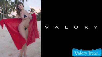 Valory And Chica In The Dr on vidfreenow.com