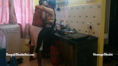 Sexy Bhabhi Fucked In Kitchen While Cooking Food 7 Min - India on vidfreenow.com