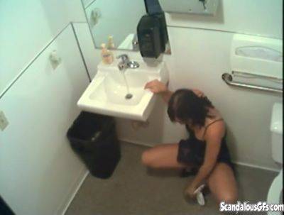 Piss fetish office whore peeing in the pot on vidfreenow.com