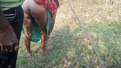 Deshi Village Bhabhi Outdoor Sex Video on vidfreenow.com