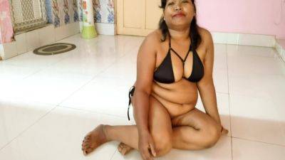 Indian Housewife Sexy Show 30 - India on vidfreenow.com