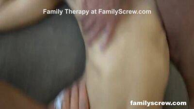 Hot Girlfriend - Familyscrew on vidfreenow.com