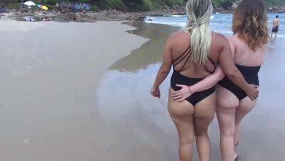 Two hot babes recognized us on the beach and asked for a free sample !!! Paty Butt - Melissa Alecxander - The Toro De Oro - Roberto Alecxander on vidfreenow.com