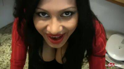 Sensual Indian Tease In The Kitchen - India on vidfreenow.com