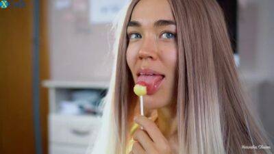 Teen babe can't decide what she likes more - a cumshot or a lollipop on vidfreenow.com