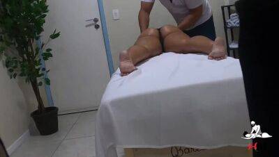 Masseur puts hidden camera to film him fucking her big ass client on vidfreenow.com