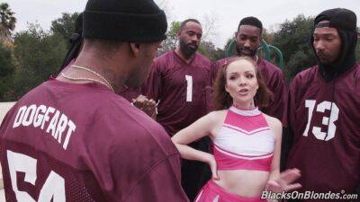 Cheerleader gets sprayed on face by multiple dicks after trying gangbang perversions on vidfreenow.com