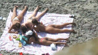 Peeping Naturist Beach.40 on vidfreenow.com