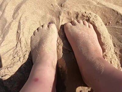 Provocative Feet Play In The Sand In Public - Britain on vidfreenow.com