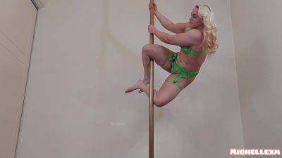 Hot Blonde Amazing Pole Dance - Britain on vidfreenow.com