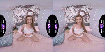 Anete Jordan's solo orgasm in virtual reality POV video - Czech Republic - Jordan on vidfreenow.com