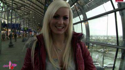 Amy Starr - Mitten Auf Dem Flughafen Gefickt - Germany on vidfreenow.com