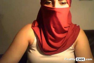 Hijab Wearing Girl Flashes Tits Ass And Pussy on vidfreenow.com