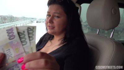 Married slut gives her holes to a stranger right in his car! Public Anal on vidfreenow.com