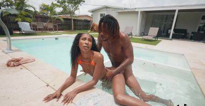 Aroused ebony goes very loud during outdoor pool porno with her new BF on vidfreenow.com