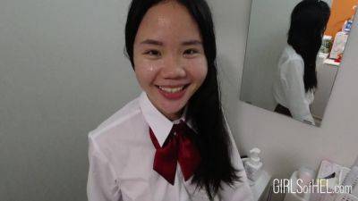 Pov Cute 18yo Japanese Schoolgirl Gets A Huge Facial After She Sucks Her Stepdads Dick To Thank Him For Her New Phone - Japan on vidfreenow.com