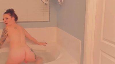 Stunning Ginger Slams Her Buttocks In The Bath on vidfreenow.com