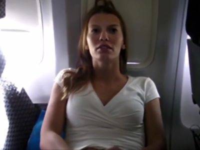 Girl Is Fingering While Flying on vidfreenow.com