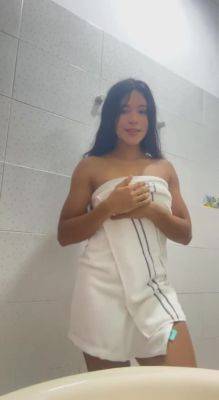 Join me in the shower daddy on vidfreenow.com