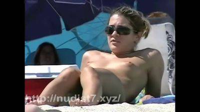 Crazy Exhibition Of Pussy On Nude Beach on vidfreenow.com