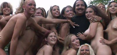 Ron Jeremy And A Bunch Of Girls on vidfreenow.com