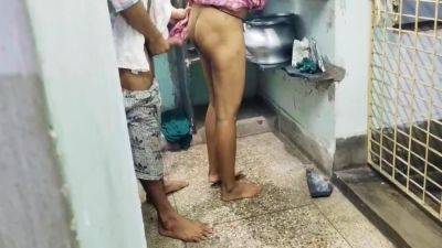 Biwi Ki Mms Padosi Ne Kitchen Me Chod Ke Gaya - India on vidfreenow.com