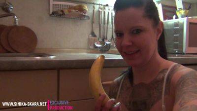 Amateur Bitch Spoils Herself With A Banana - Germany on vidfreenow.com