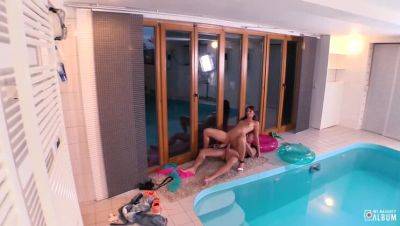 Czech amateur Susan Ayn delighting in pool sex and facial from photographer - Czech Republic on vidfreenow.com