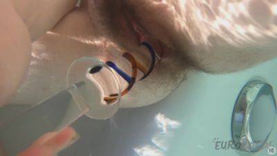 Hot Model Brille Masturbating Underwater In The Jacuzzi Unshaved Teen Pussy on vidfreenow.com