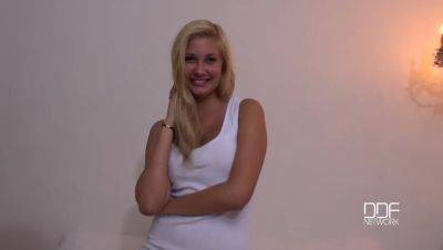 Sizzling Hot Encounter with Holly Belle - Czech Republic on vidfreenow.com