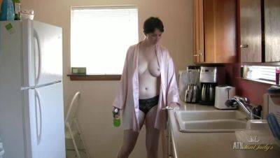 Mature Inara Byrne Nude: Sensual Kitchen Cleaning Reveals All on vidfreenow.com