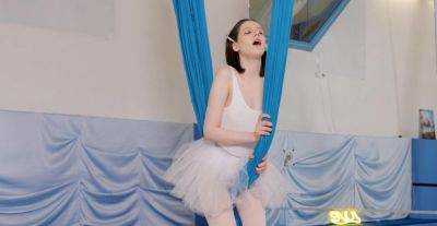 Adorable young ballerina plays by herself in seductive solo kinks on vidfreenow.com