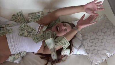 He fucked this gold digger for money on vidfreenow.com