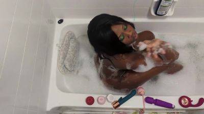 Relaxing Bubble Bath on vidfreenow.com