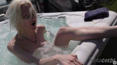 Blonde Ingrida Masturbating With A Dildo In The Jacuzzi on vidfreenow.com