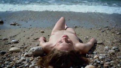 Cindy at the Nude Beach Alone on vidfreenow.com